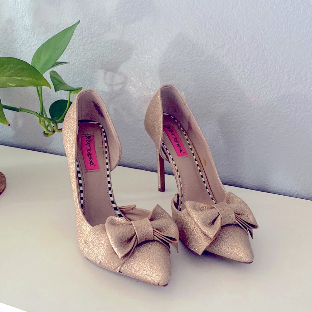 Betsy Johnson champagne glitter heels
